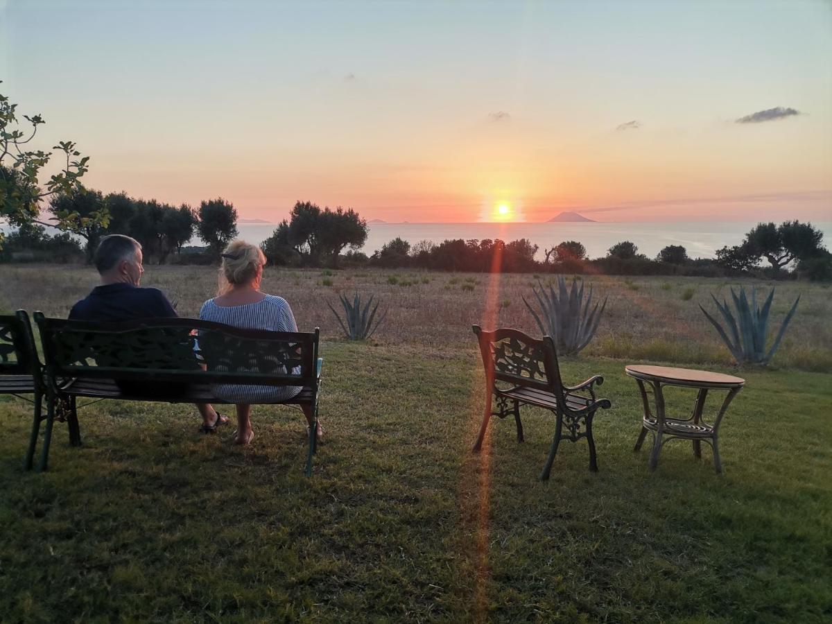Agriturismo Ninea 里卡迪 外观 照片